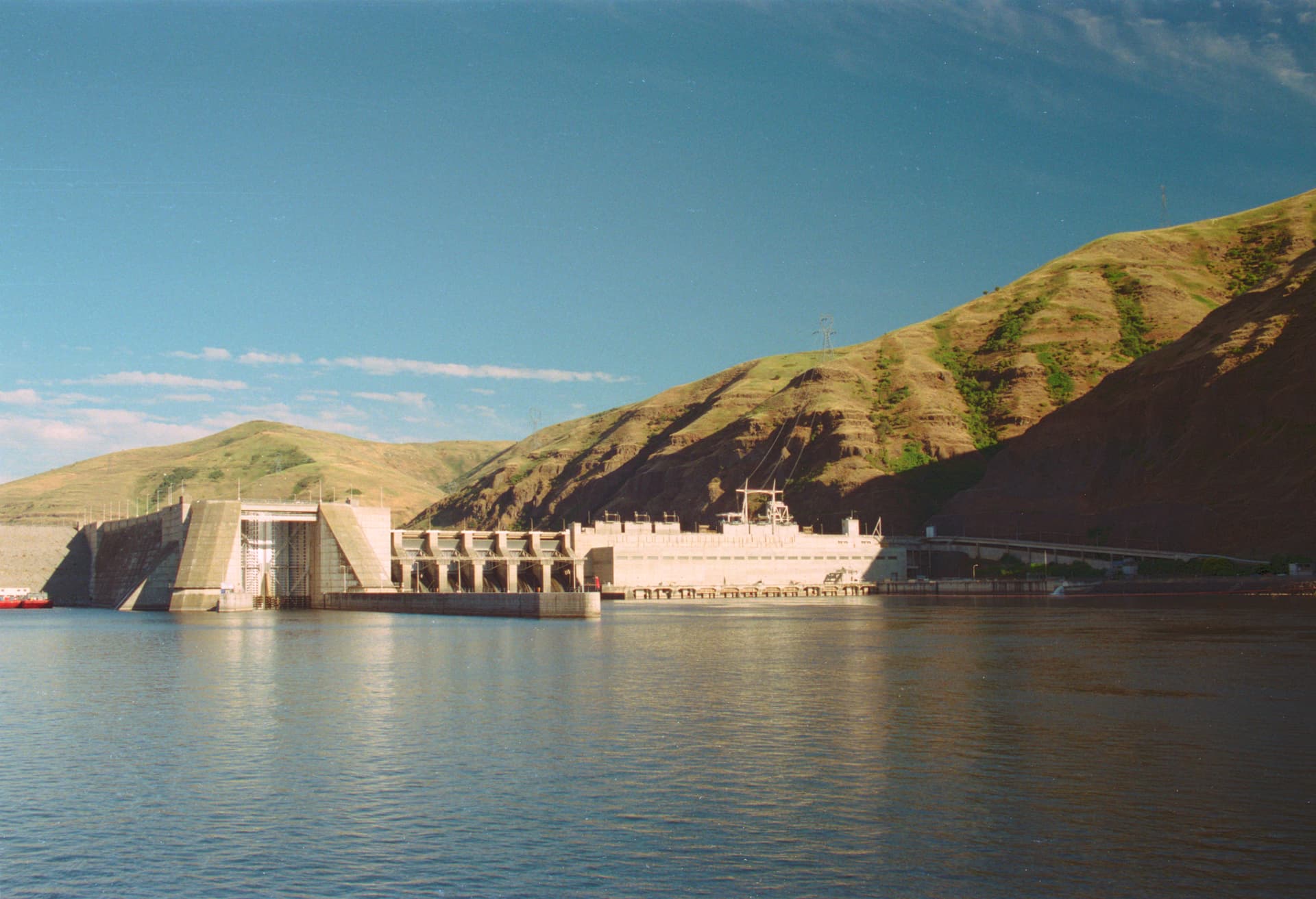 Lower Granite Dam — Salmon Run (photo 3)