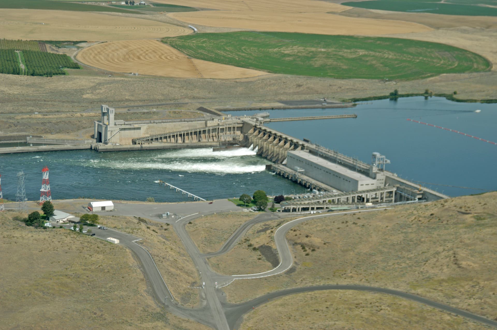 Ice Harbor Dam — Salmon Run (photo 2)